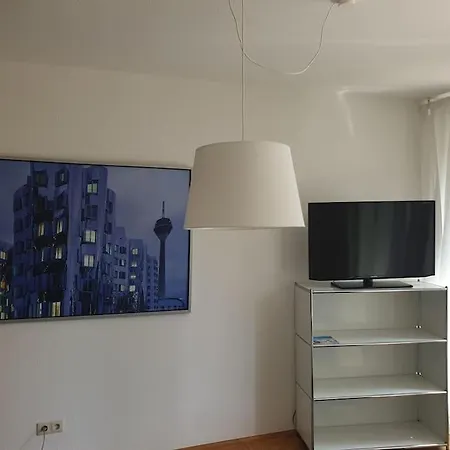 Perfektes Am Dusseldorfer Rhein * Düsseldorf
